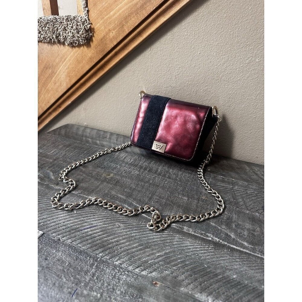 Kelly Wynne Red Crossbody Crossbody
